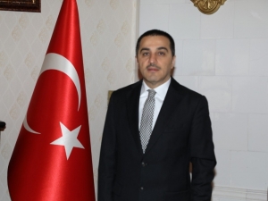 Kars Valisi Öksüz: “Meydanları Dolduran Asil Milletimizin Yazdığı Kahramanlık Destanı İle Darbecileri Hüsrana Uğrattı”