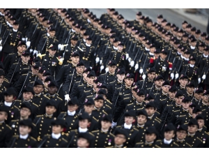 Fransa’da Bastille Günü Askeri Geçit Töreni