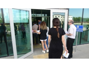 Uşak’ta 6 Bin 627 Kpss’de Ter Döktü