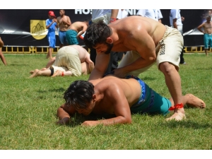 Geleneksel Şalvar Güreş Müsabakaları Yapıldı