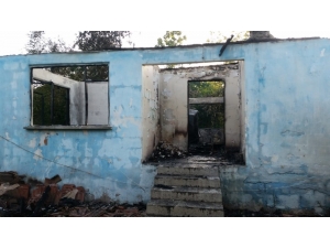 Evi Yanan Ve Çadırda Kalan Yaşlı Kadın Yardım Bekliyor