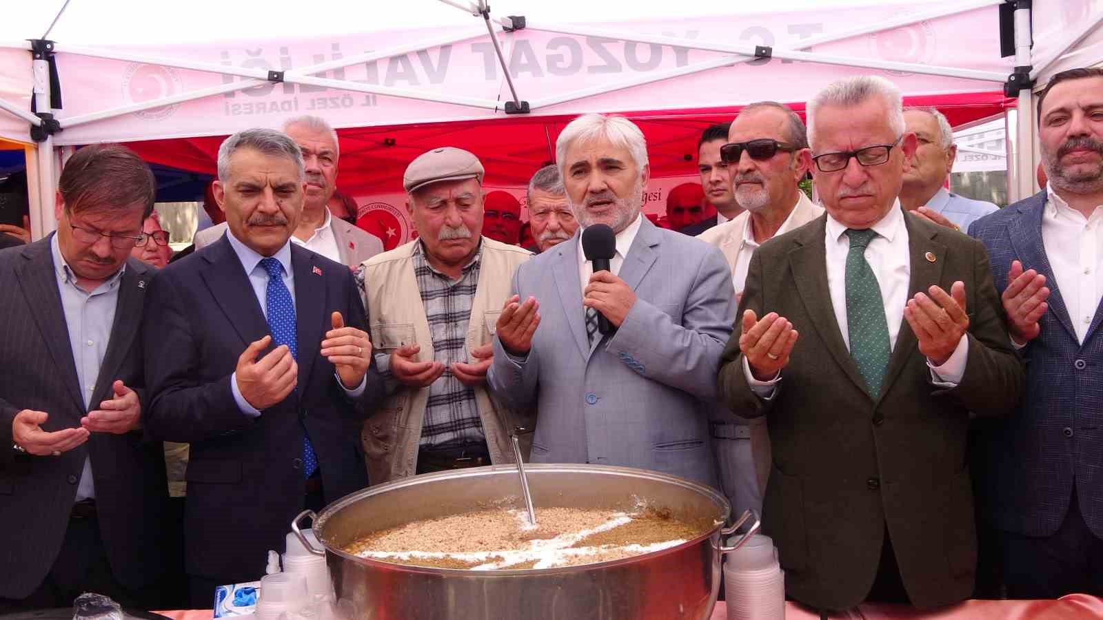 yozgat-ta-duzenlenen-asure-gunu-programi-yogun-ilgi-gordu