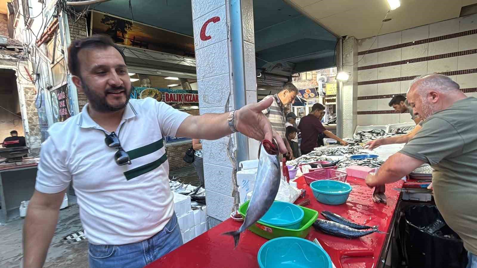 tavsanli-balik-pazari-nda-sezon-hareketliligi