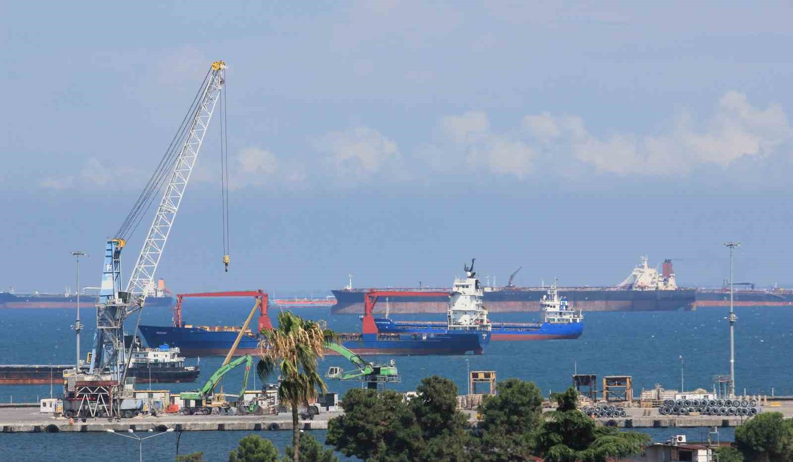 samsun-aciklarinda-gemi-yogunlugu
