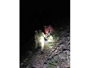 Dağda Yaralanan Belediye Şube Müdürü Helikopterle Hastaneye Ulaştırıldı