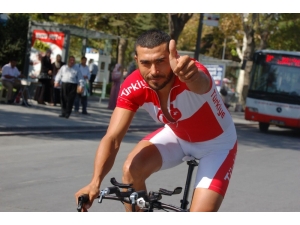 Dünya Üçüncüsü Bisikletçi Bisikletiyle Geçirdiği Kazada Öldü