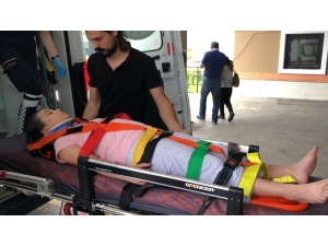 Oyun Oynarken Balkondan Düşen Çocuk Yaralandı