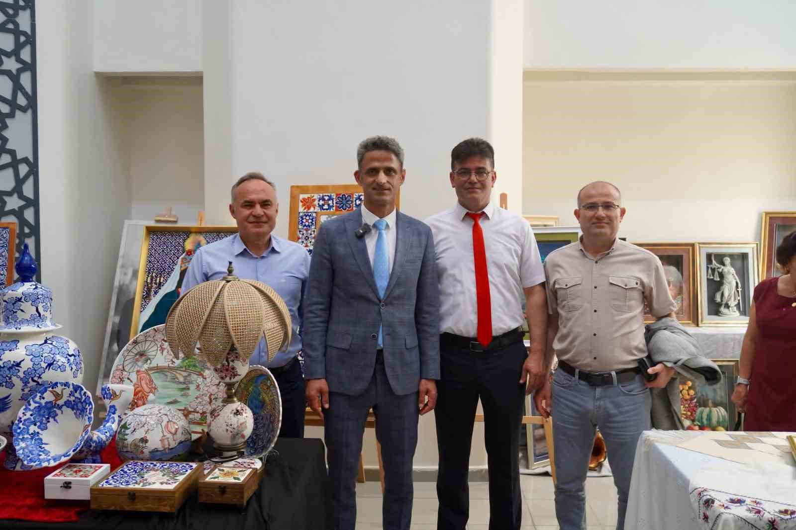 caycuma-da-hayat-boyu-ogrenme-haftasi-sergisi-acildi