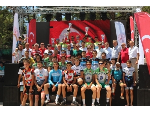 15 Temmuz Şehitlerini Anma Ulusal Bisiklet Yol Yarışı Ödül Töreni