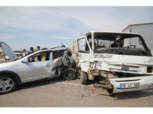 Ayvalık’ta Kaza: 4 Yaralı