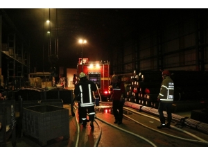 Fabrikadaki Yangın Paniğe Yol Açtı