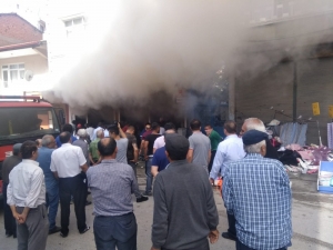 Tekstil Mağazası Alev Alev Yandı