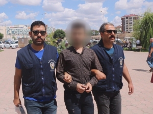 Polise Hakaret Eden Genç Hakim Karşısında