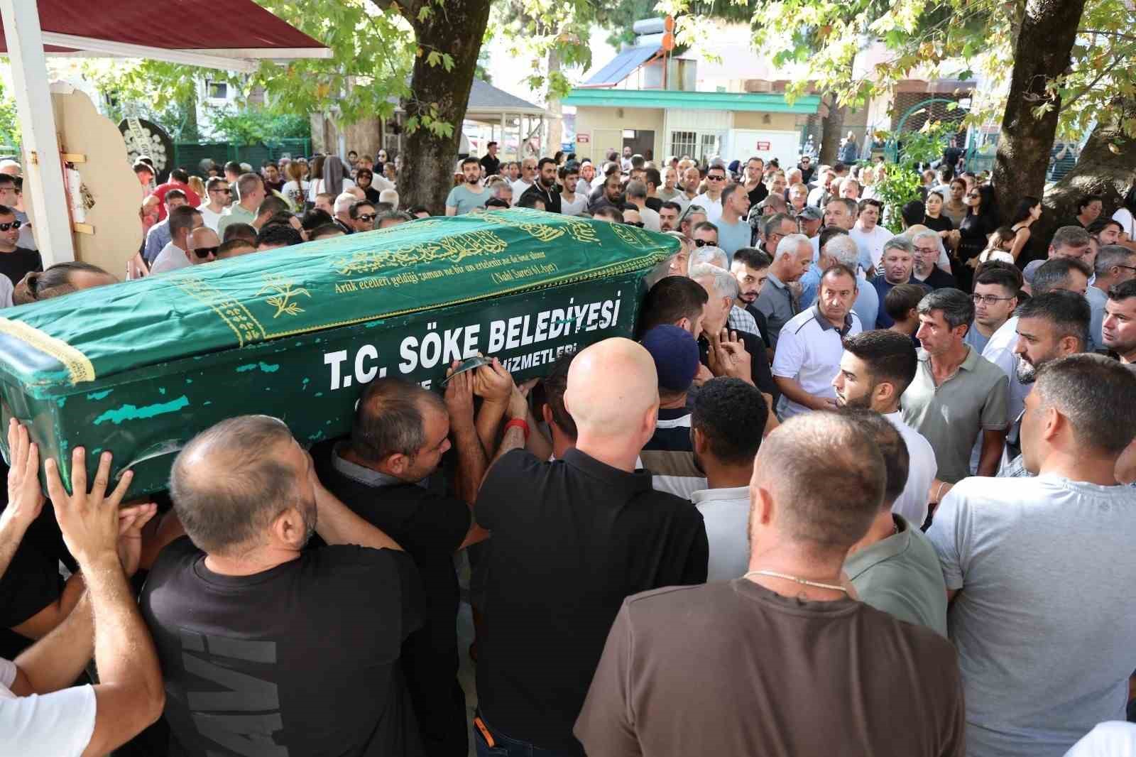 soke-de-11-yasindaki-futbolcu-gozyaslari-ile-ugurlandi