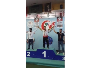 Ağrı’lı Haltercilerden 3 Madalya
