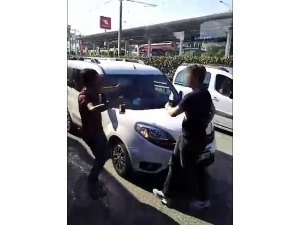 Bursa’da Yolu Trafiğe Kapatıp Alkol Aldılar