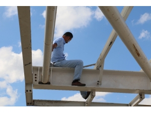 İntihara Kalkışan Şahsı Arkadaşları İkna Etmek İçin Yoğun Çaba Harcadı