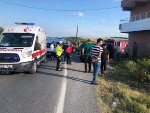 Sakarya’da Otomobil Takla Attı: 3 Yaralı