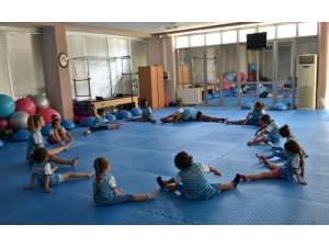 Yunusemreli Minikler Cimnastik Yapıyor