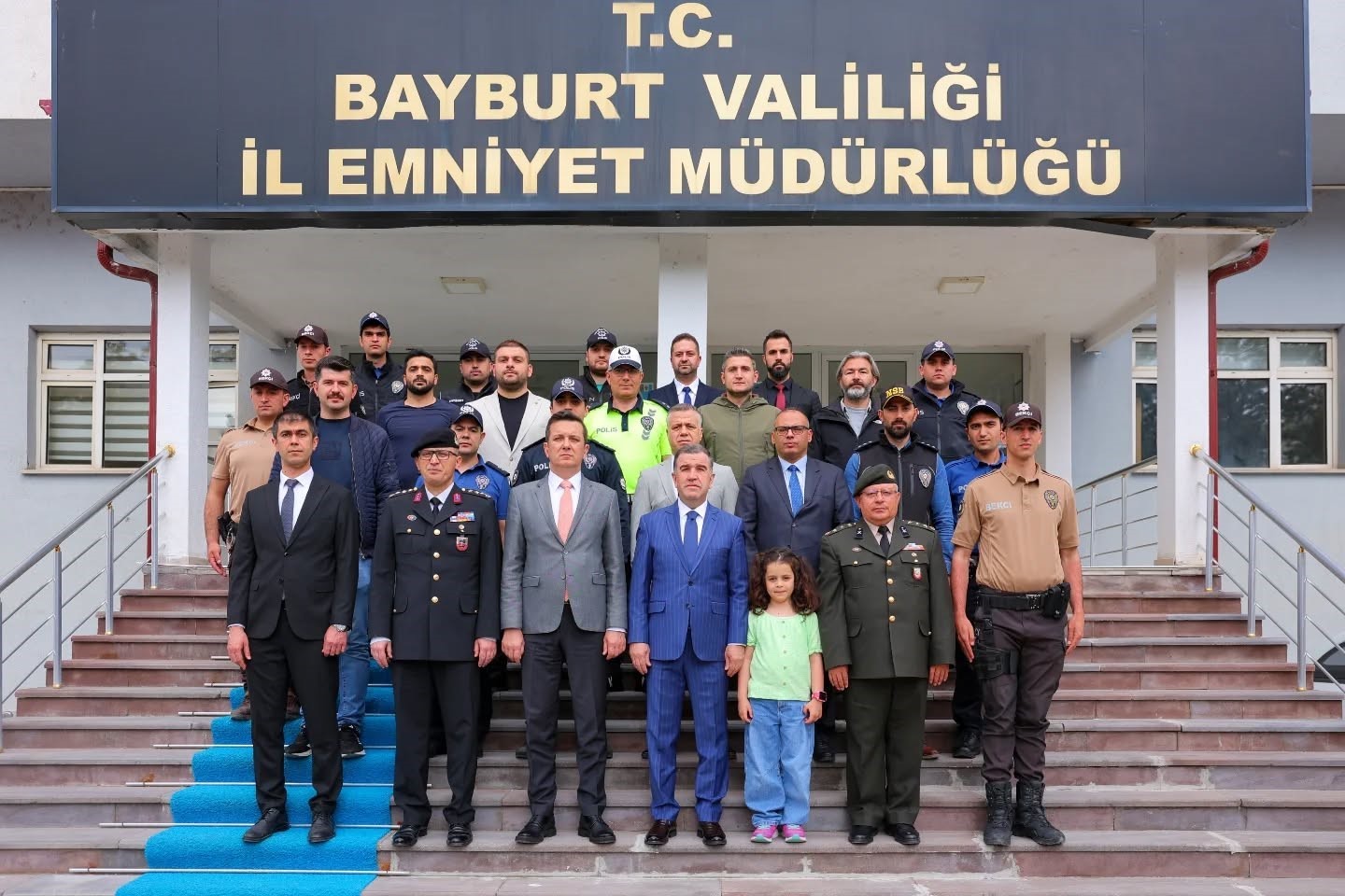 bayburt-ta-bayram-nobetindeki-guvenlik-gucleriyle-bayramlasildi