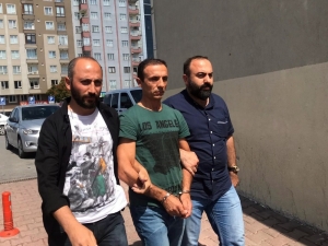 Hamile Eşine Kurşun Sıkan, Yanındaki Arkadaşını Öldüren Zanlı Tutuklandı