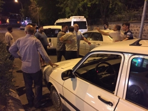 Kaza Yapan Sürücülerin Tekme Tokat Kavgası Kamerada