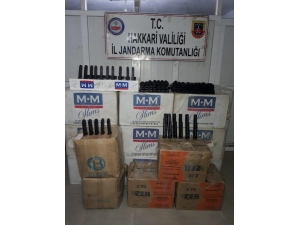 Hakkari’de Sigara, Şarjör Ve Kalaşnikof Üst Kapağı Ele Geçirildi