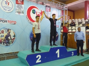 Hasan Kesek Halterde Türkiye İkincisi Oldu