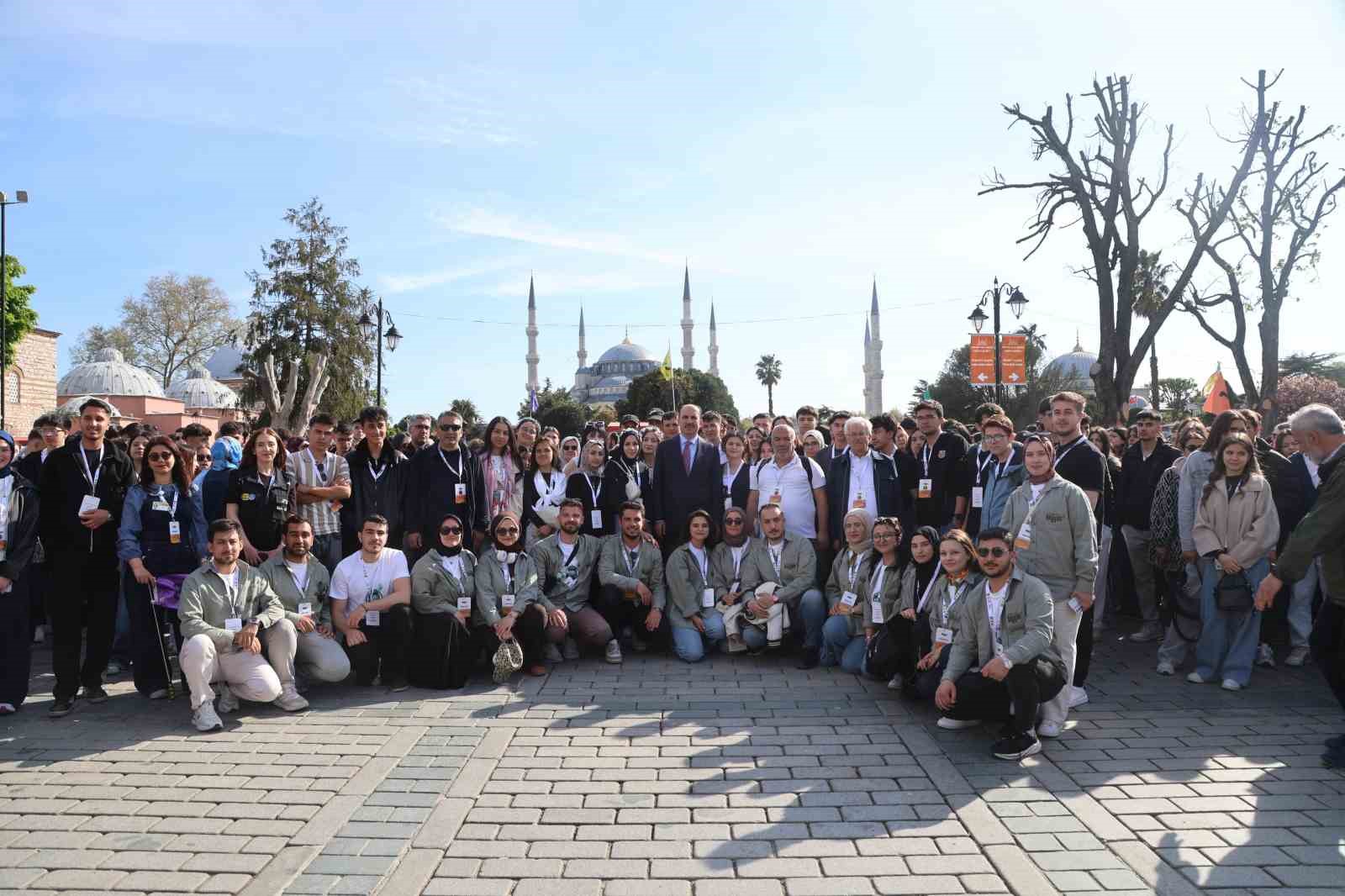 baskan-altay-genc-seyyah-projemizle-bu-yil-25-bin-920-ogrencimizi-istanbul-un-tarihi-atmosferiyle-bulusturduk