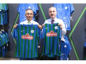 Rize Valisi Çeber Ve Belediye Başkanı Metin’den Çaykur Rizespor’a Kombine Desteği