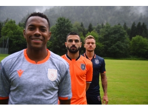 Başakşehir’in Yeni Sezon Formaları Tanıtıldı