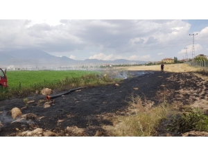 Develi’de Ot Yangını Büyümeden Söndürüldü