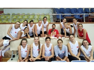 A Milli Kadın Voleybol Takımı Kampa Girdi