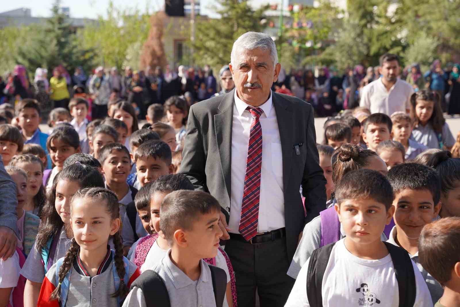 baskan-hallac-egitime-destegimizi-surdurecegiz