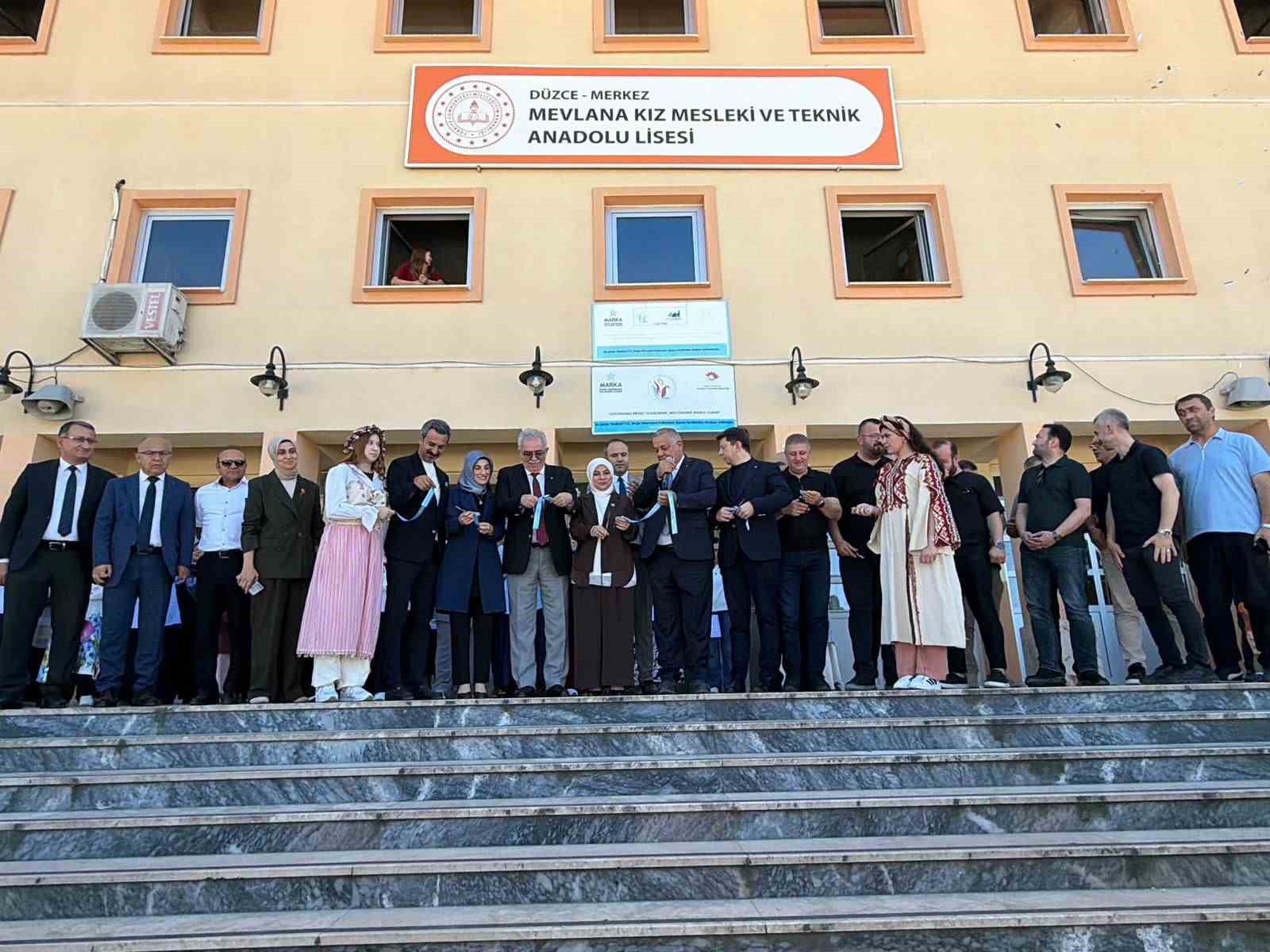 dtso-dan-lisenin-kutuphanesine-tefrisat
