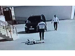 Kavgada Yere Yığılan Adamın Üzerinden Arabayla Geçti