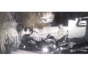 Ataşehir’de Kasklı Motosiklet Hırsızlığı Çetesi Kamerada