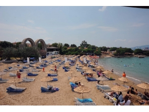 Seferihisar’da 8 Halk Plajı Mavi Bayrak Aldı