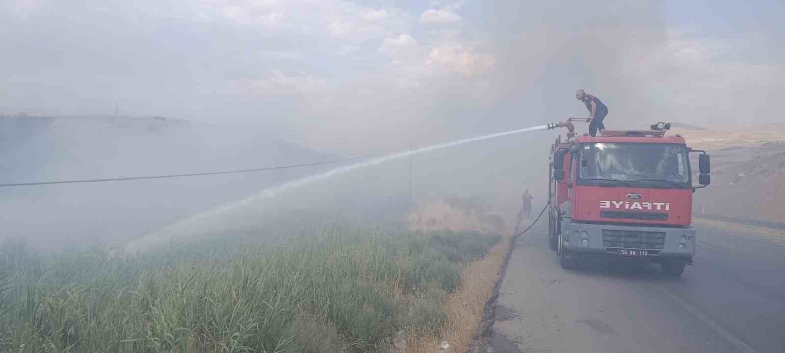 siirt-universitesi-kezer-yerleskesi-yakinlarinda-ortu-yangini-100-donumden-fazla-alan-zarar-gordu