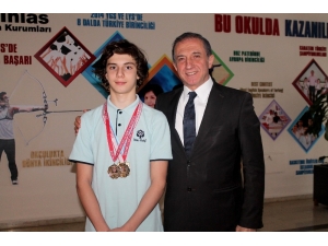 İhlas Koleji Öğrencisinden 4 Şampiyonluk
