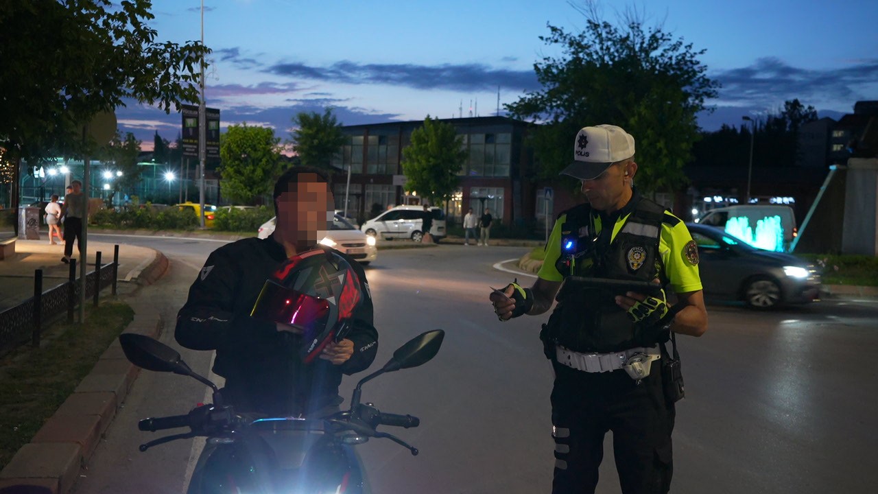 edirne-de-polis-ekiplerinden-trafik-ve-asayis-denetimi