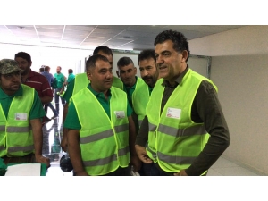 Temizlik Personeline Yeni İş Kıyafetleri Dağıtıldı