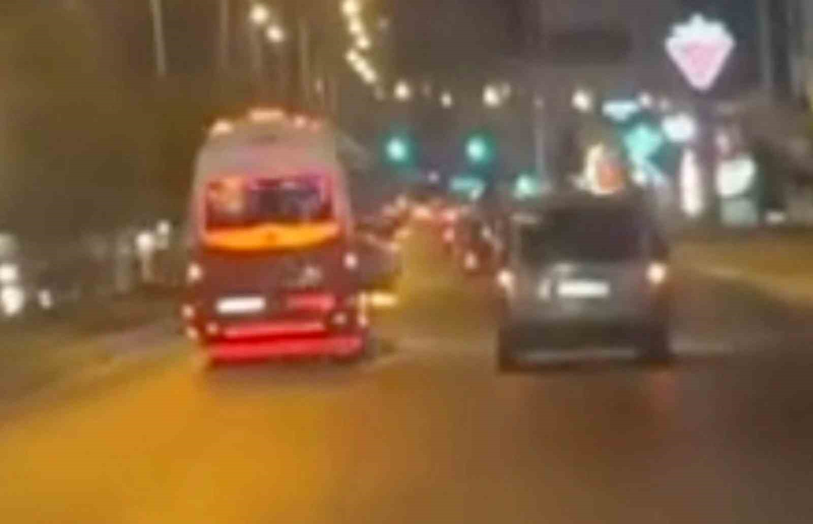 mersin-de-makas-atan-minibuscu-kameraya-yakalandi-90-bin-tl-ceza-yedi