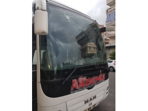 Seyir Halindeki Otobüsü Taşladılar: 1 Yaralı