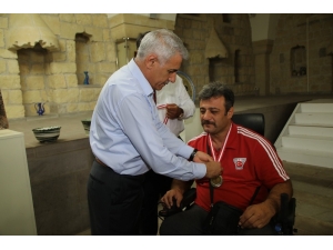 Başkan Güder’den Şampiyon Sporcuya Kutlama