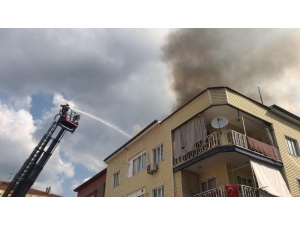 Sacda Yufka Ekmeği Yapılan Binanın Çatısında Yangın Çıktı