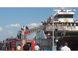 Çanakkale’de Feribotun Makine Dairesinde Yangın Çıktı, Zor Anlar Yaşandı