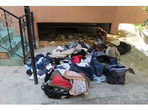 Balkon Altına Bırakılan Çantalar Polisi Alarma Geçirdi