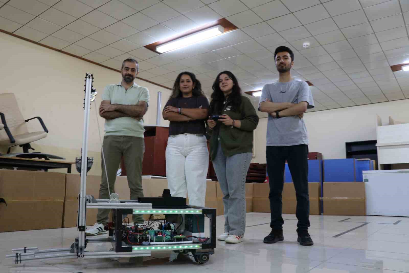 universite-ogrencileri-fabrikalarda-insan-gucunu-azaltacak-yapay-zekali-forklift-gelistirdi