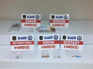 Otomobilde Uyuşturucu Ele Geçirildi,3 Şüpheli Gözaltına Alındı